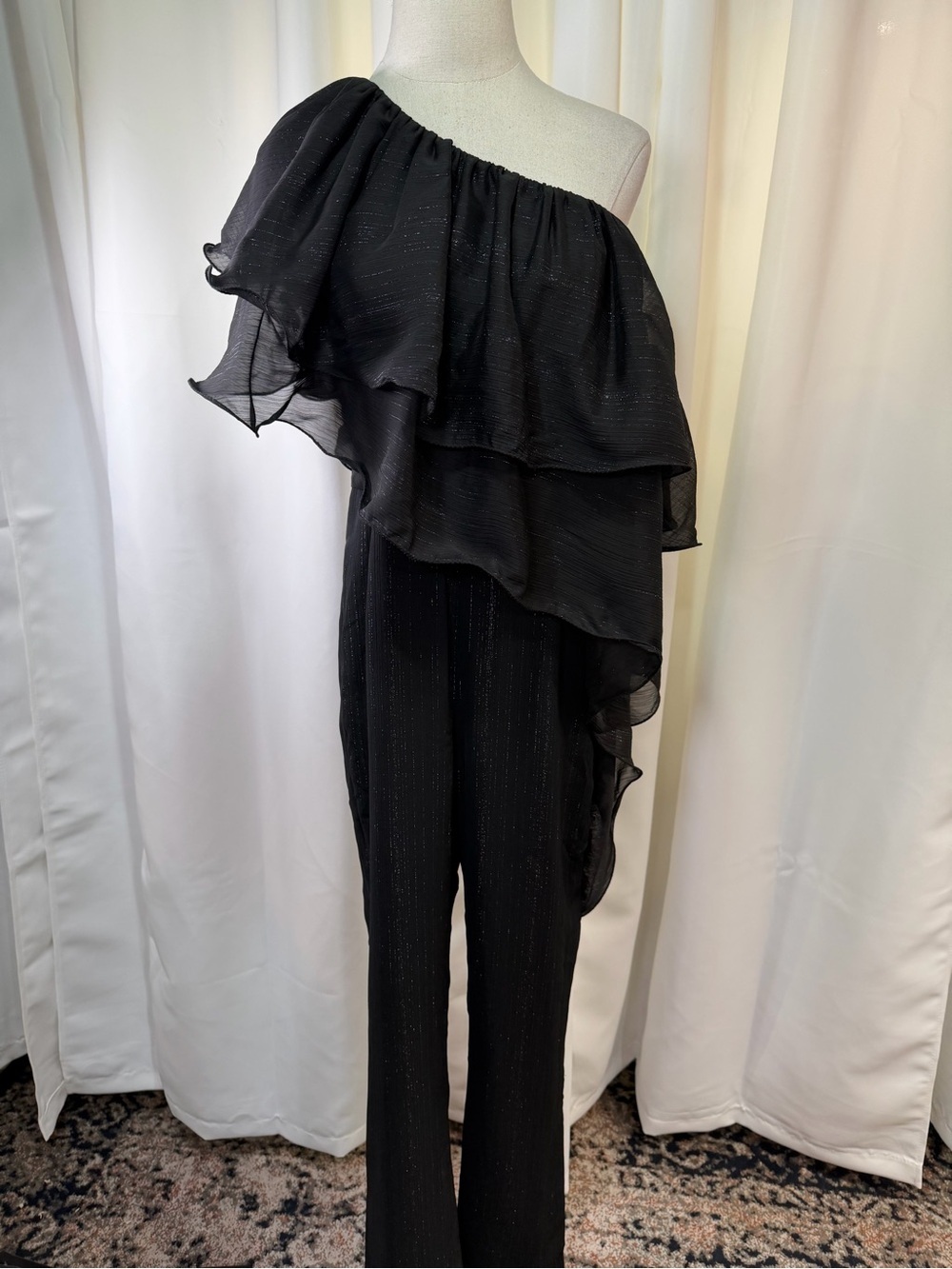 NWT Jewel Badgley Mischka Black & Silver Metallic Ruffled One Shoulder Jumpsuit - Picture 13 of 13